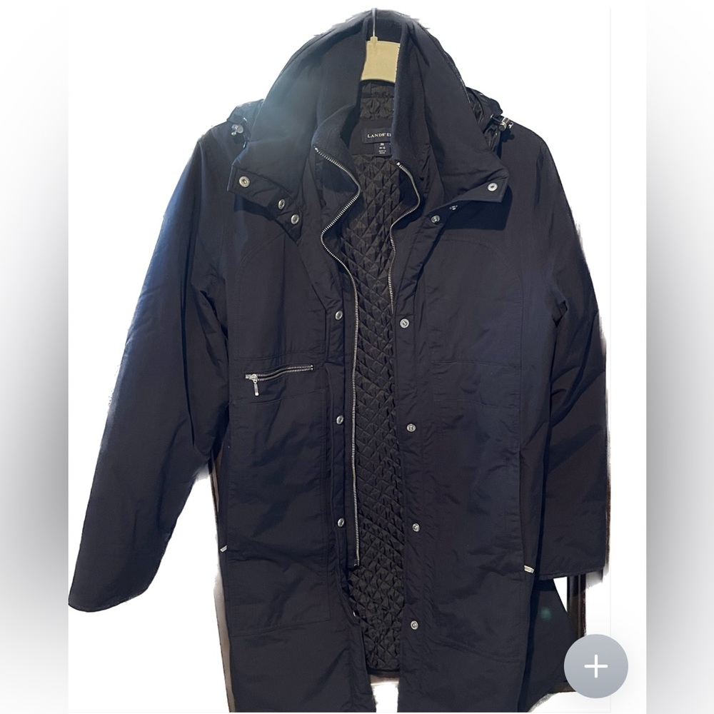 Misses Medium Lands End Winter Jacket. Some lint on inside lining (photo 4)